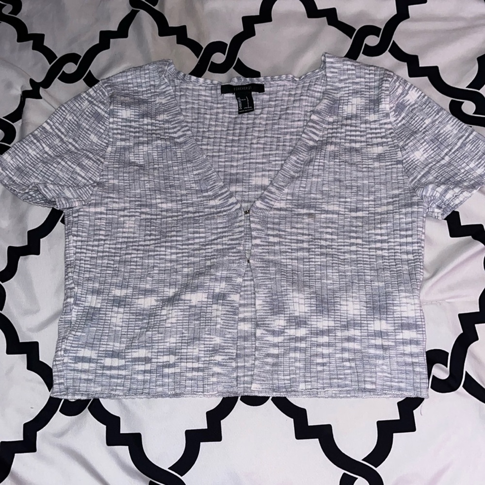 Forever 21 Light Gray Short Sleeve Crop Top